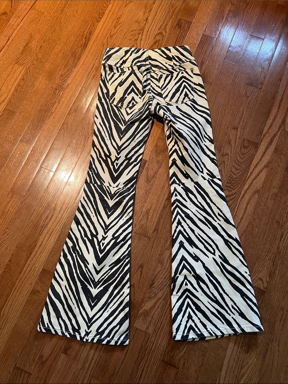 We the free zebra bell bottom jeans 26 - Picture 4 of 8